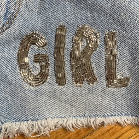 NWT Zara girls denim frayed “OH GIRL” shorts Size 5 - Picture 2 of 3